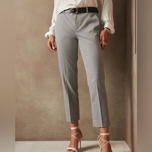 NWT. Banana Republic Avery Pant. Size 6P. Gray.